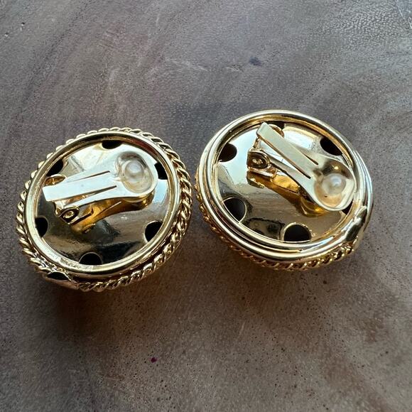 Vintage Gold Tone Coiled Rope Clip on Earrings No Makers Mark - Picture 2 of 3